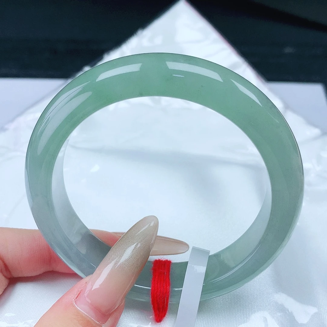 翡翠手镯未镶嵌54圈
