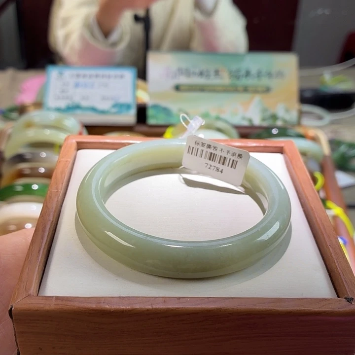 和田玉未镶嵌手镯58