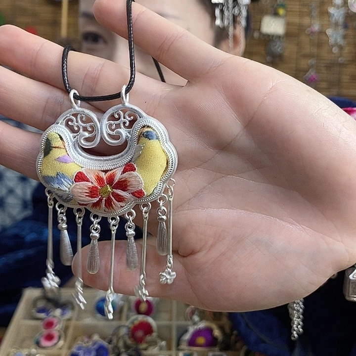 三醋酯纤维项链吊坠