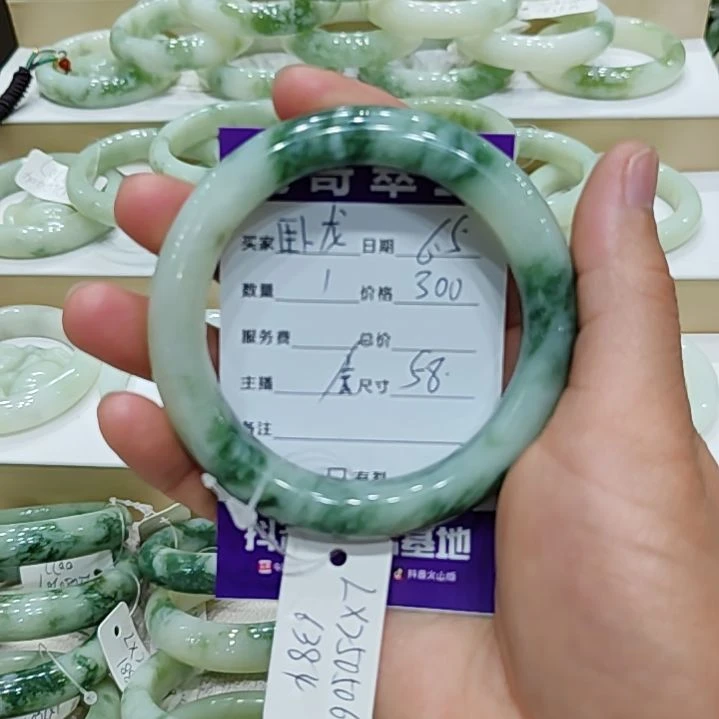 透闪石-蛇纹石玉未镶嵌手镯卧*