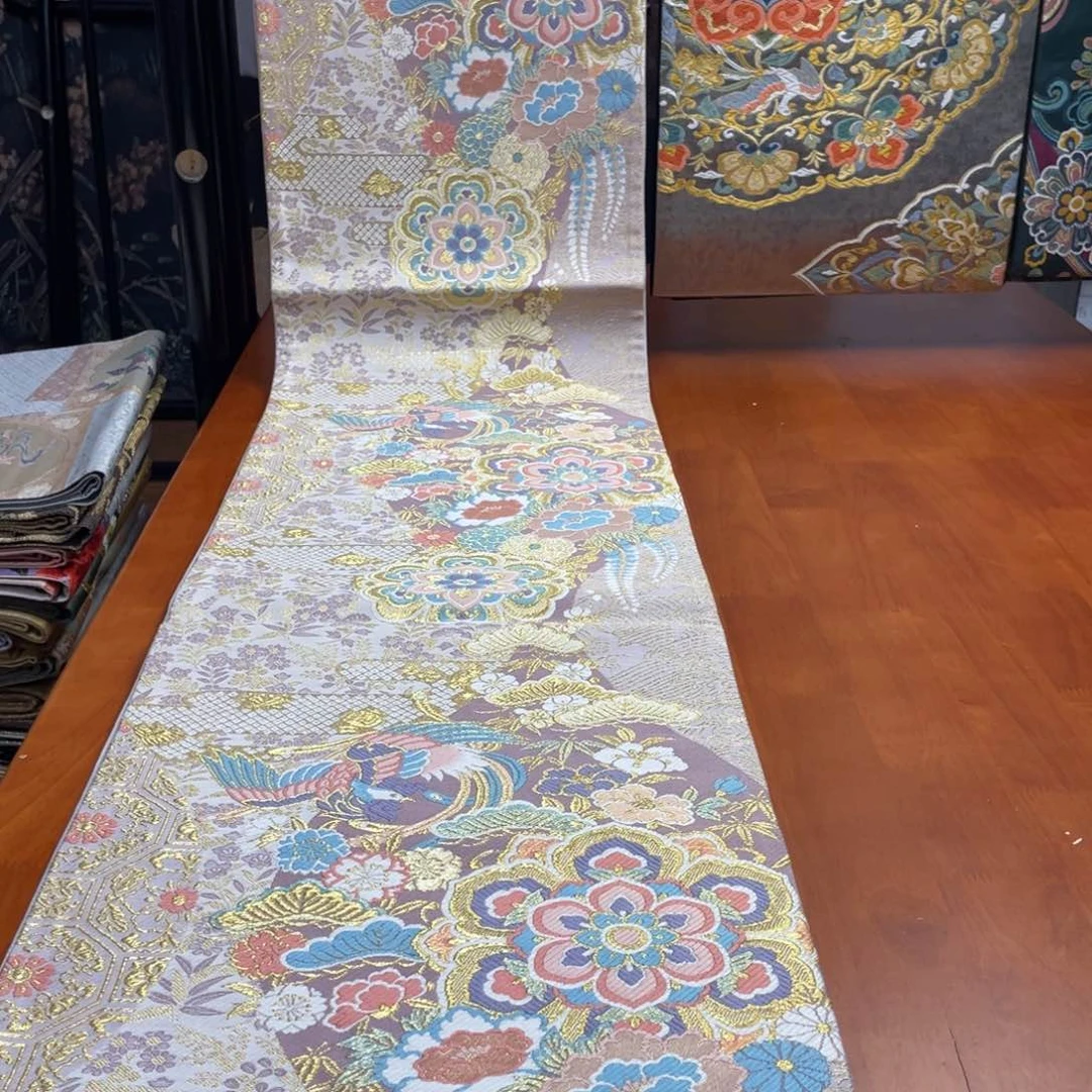 织绣六通金彩绍紦