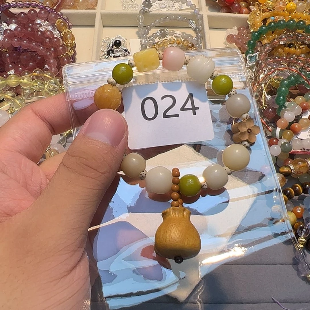 未镶嵌颈饰水晶天然水晶手串024