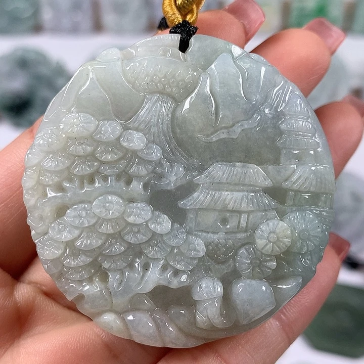 翡翠未镶嵌颈饰山水两面工艺