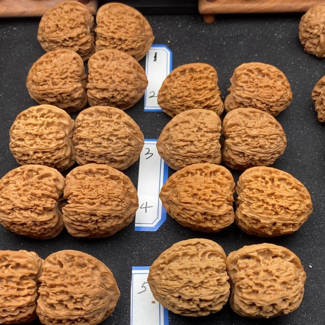 文玩核桃把件白*湫好好