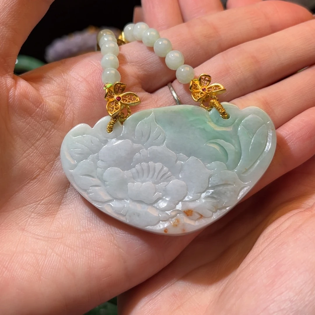 翡翠未镶嵌颈饰待编织
