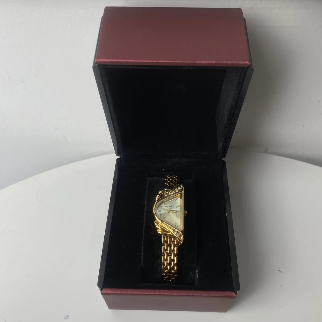 6266【赠调表器】精品气质女士手表