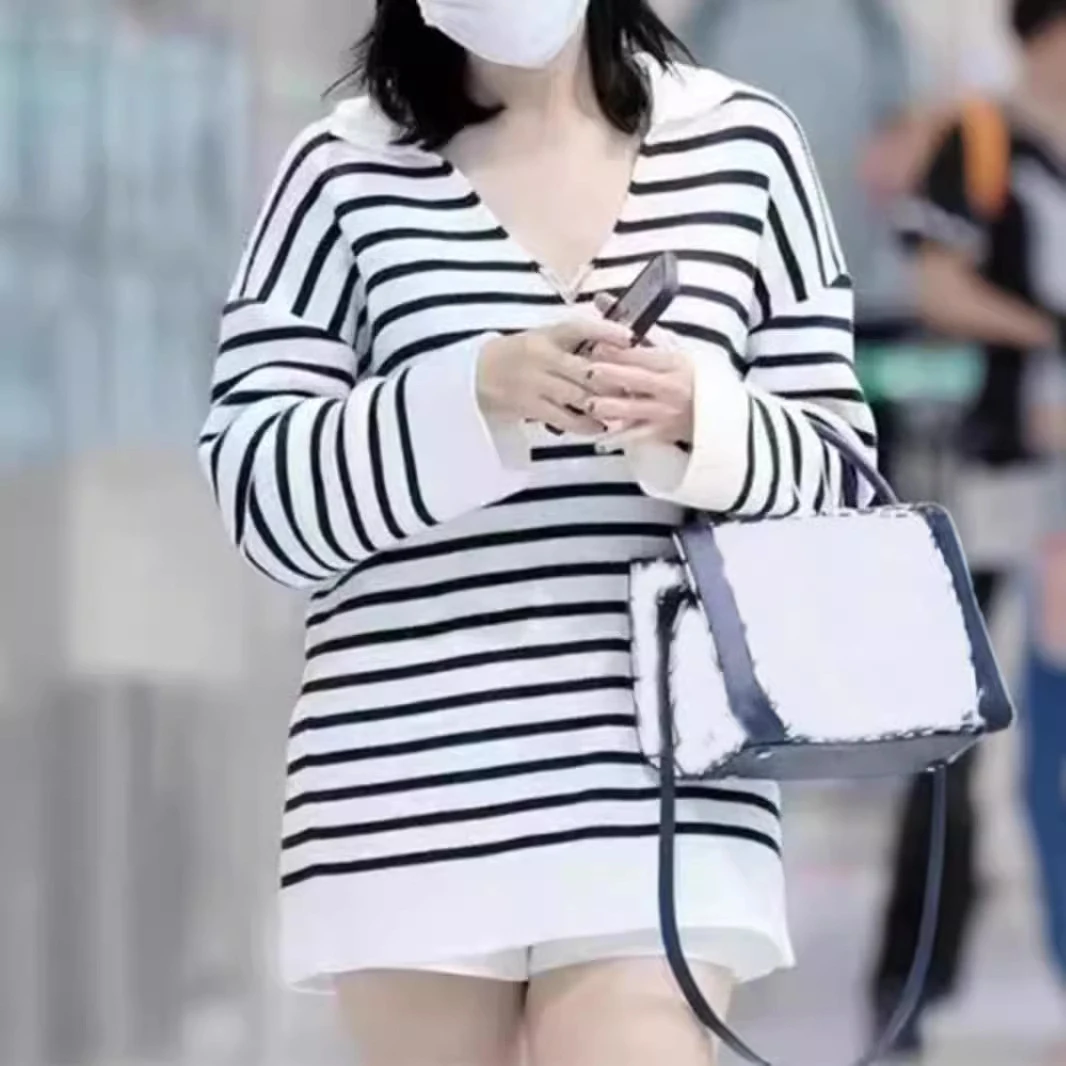 现货不退换同款黑白条纹慵懒秋冬毛衣V领套头宽松翻领上衣
