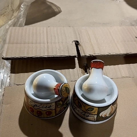 微瑕，不能明火，口径6，高3，2套