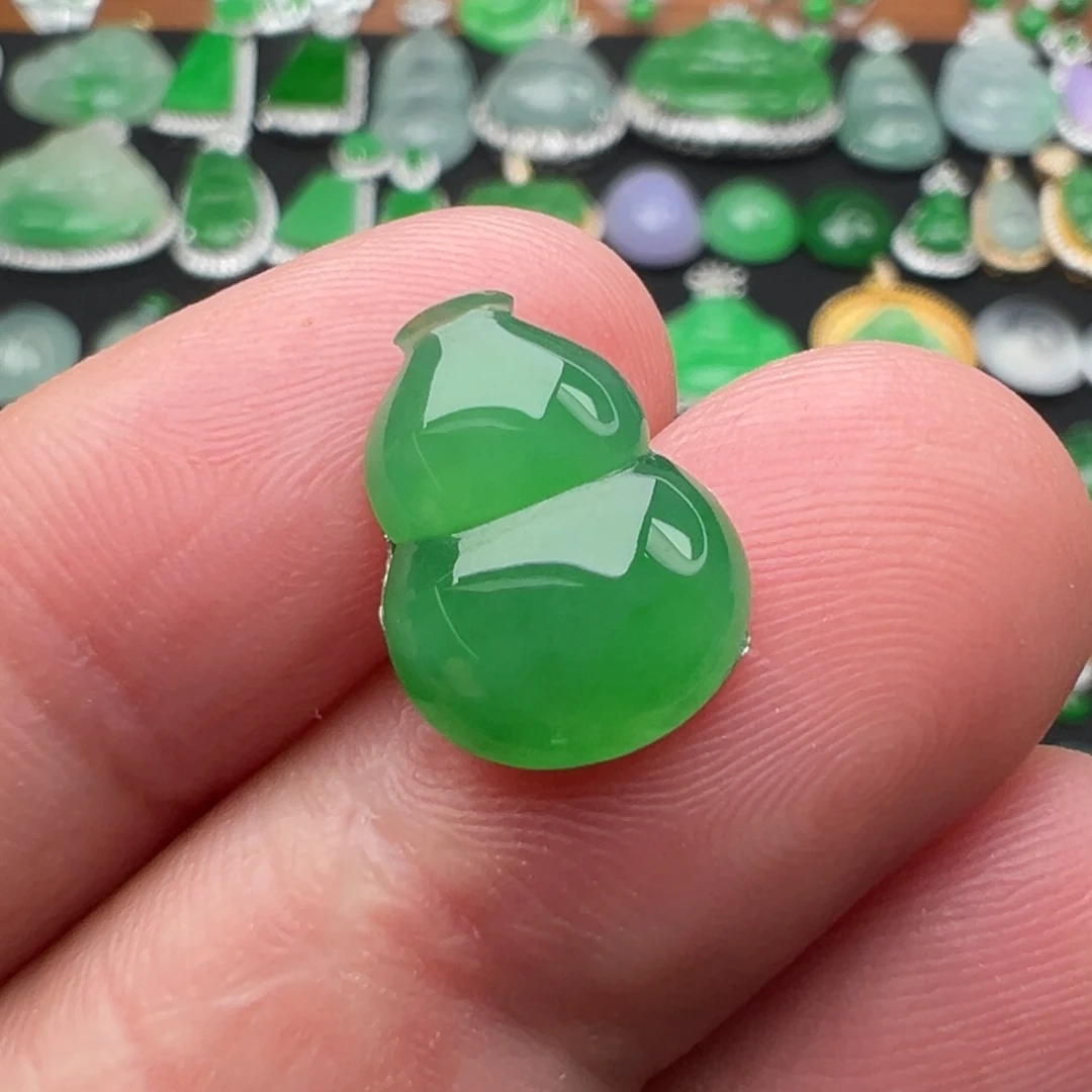 翡翠颈饰未镶嵌葫芦13.7