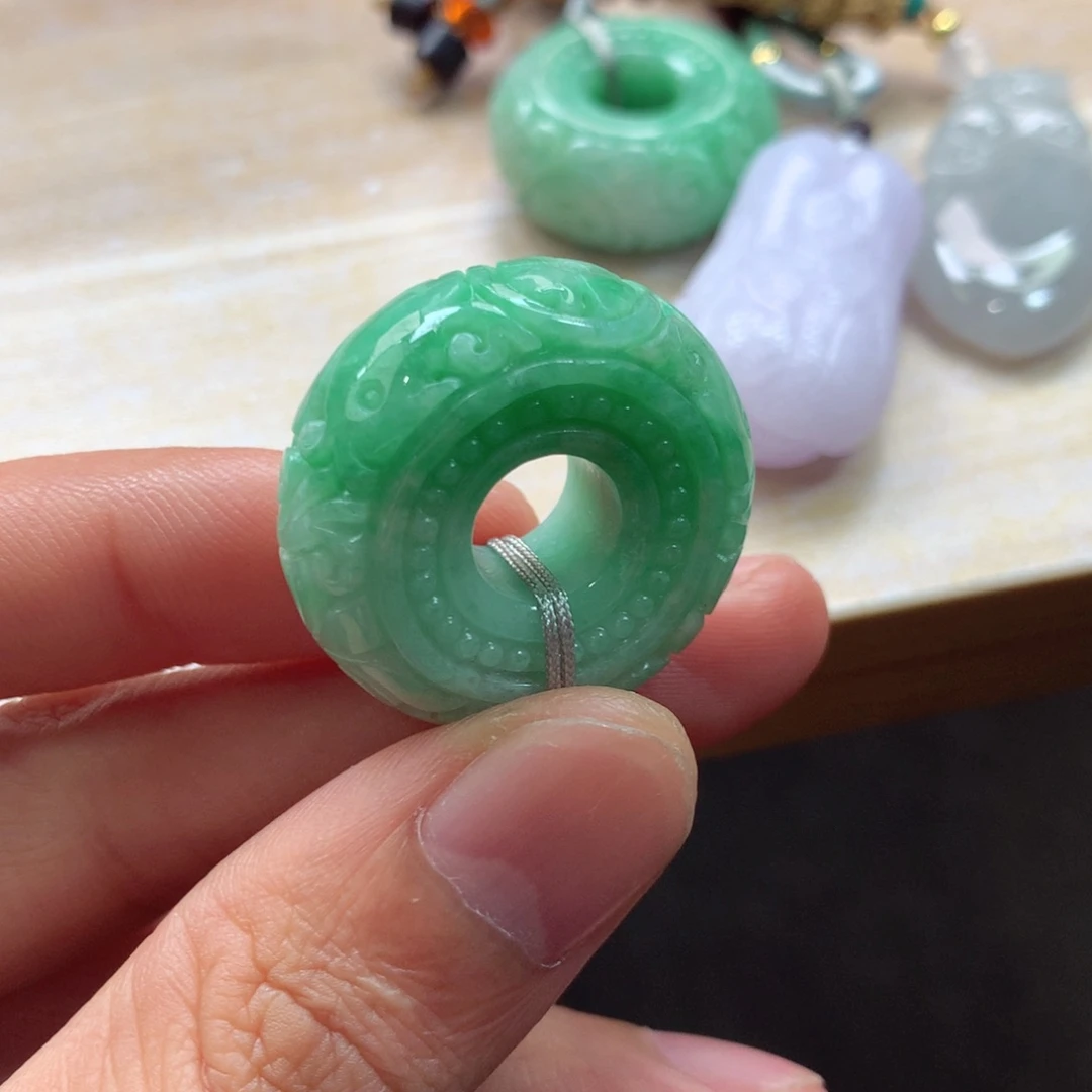 翡翠未镶嵌颈饰吊坠