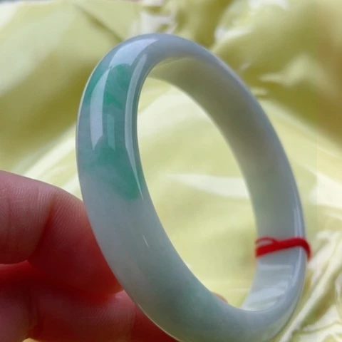 翡翠手镯未镶嵌正60