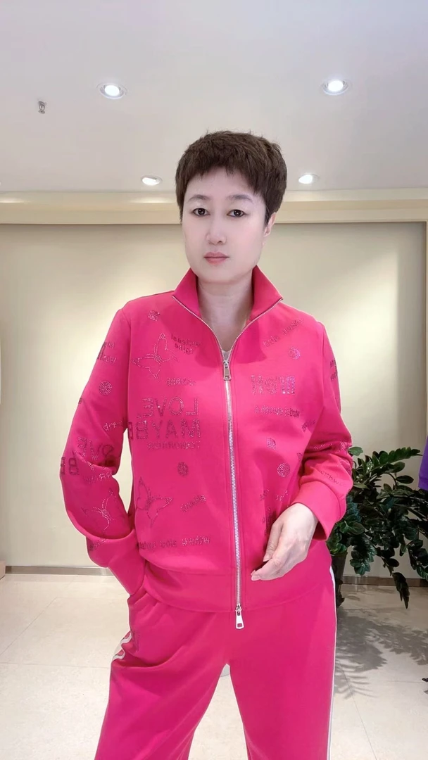 嘉莉丹:57024#时尚个性烫钻蝴蝶立领时尚套装