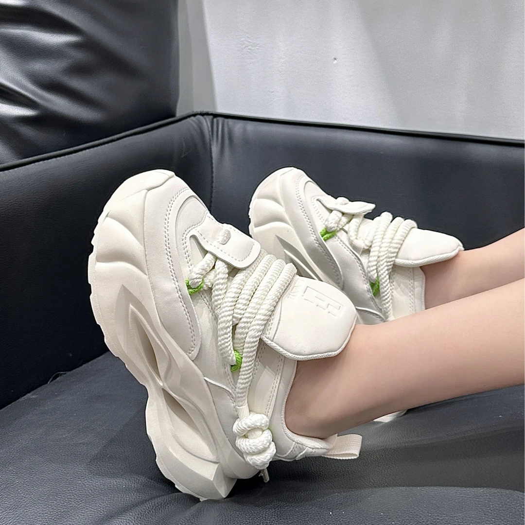 网红白鞋增高软底潮鞋真皮透气小白女士老爹鞋明星同款网红鞋子