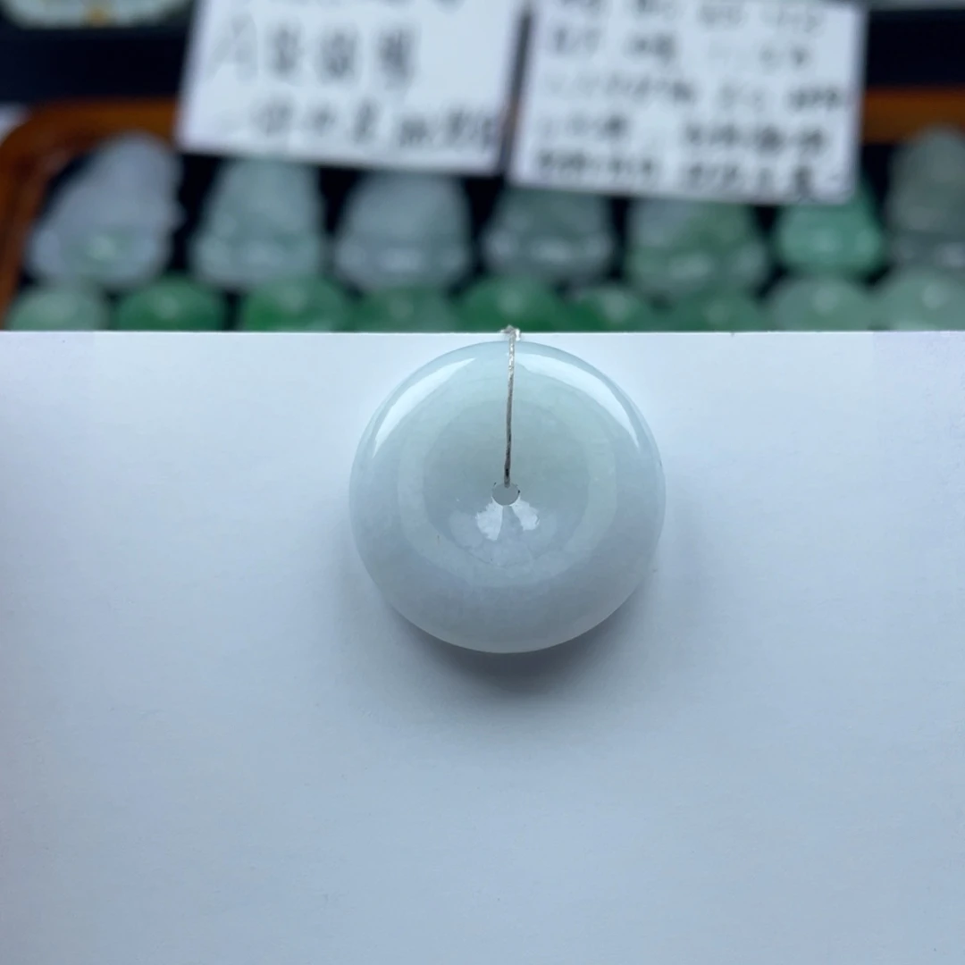 翡翠颈饰未镶嵌平安扣