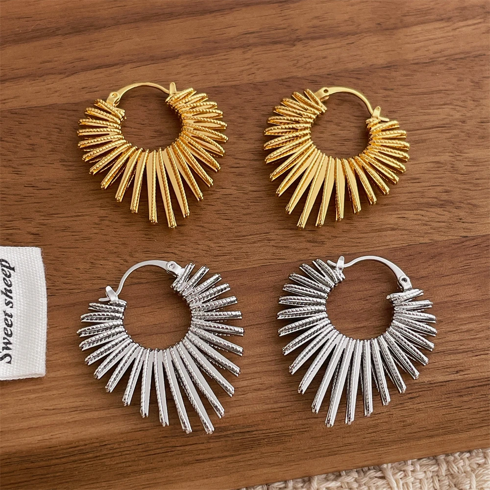 铜合金耳饰 欧美夸张设计感线条桃心耳扣女个性高级感爱心耳环