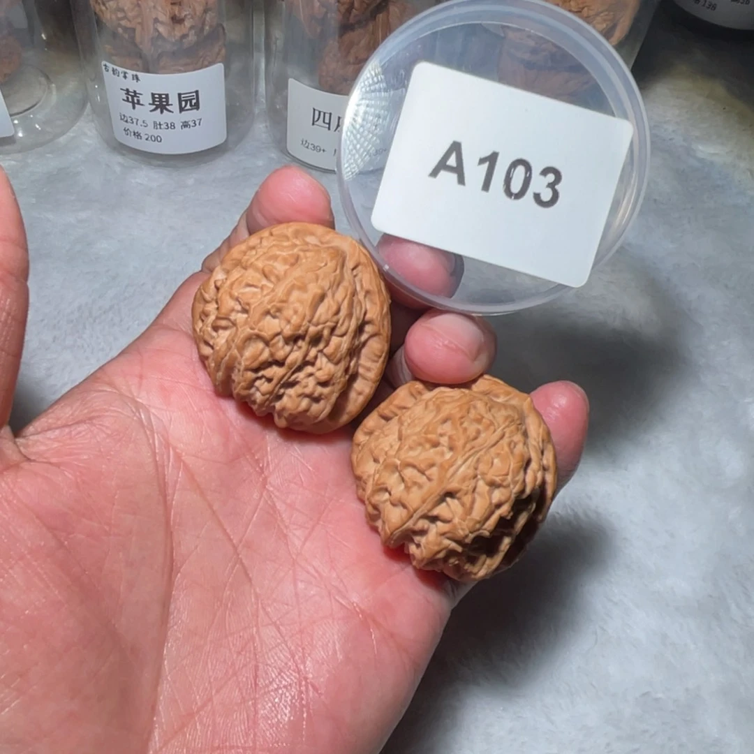 核桃把件A***nA103白狮子把件