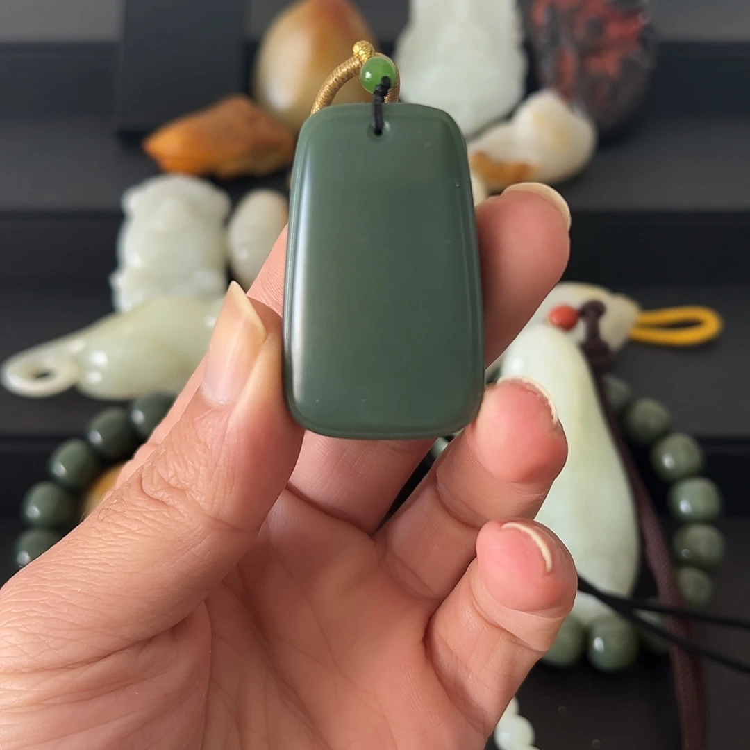 和田玉未镶嵌吊坠(赠链)