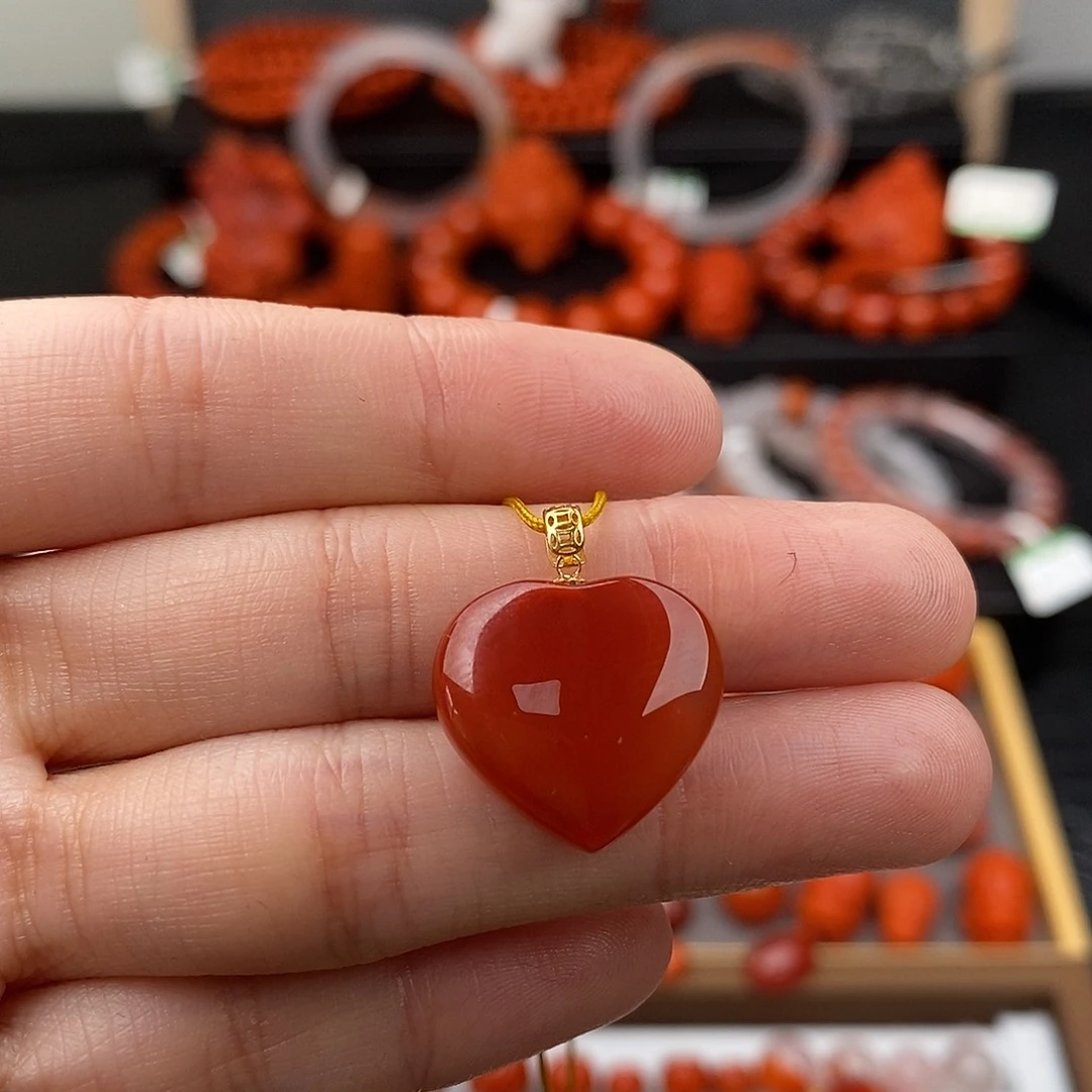 南红玛瑙18K金镶嵌四川凉山瓦西吊坠