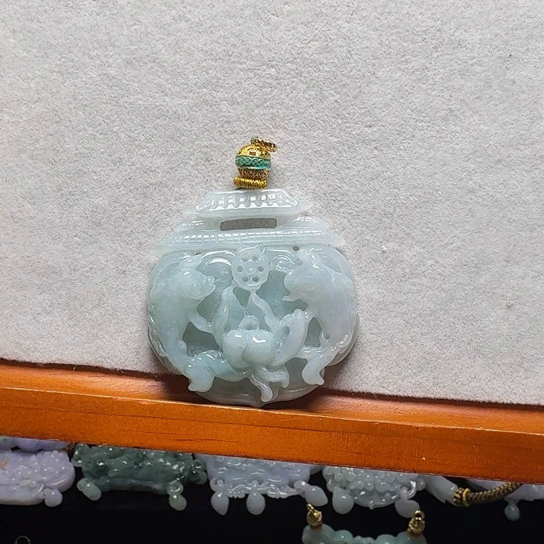 吊坠(赠链)未镶嵌翡翠