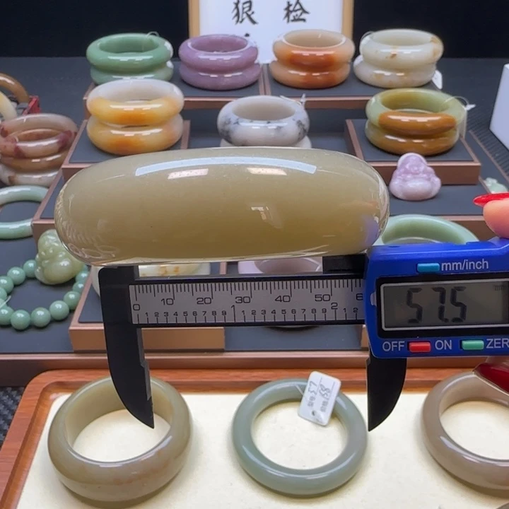 石英岩玉未镶嵌手镯