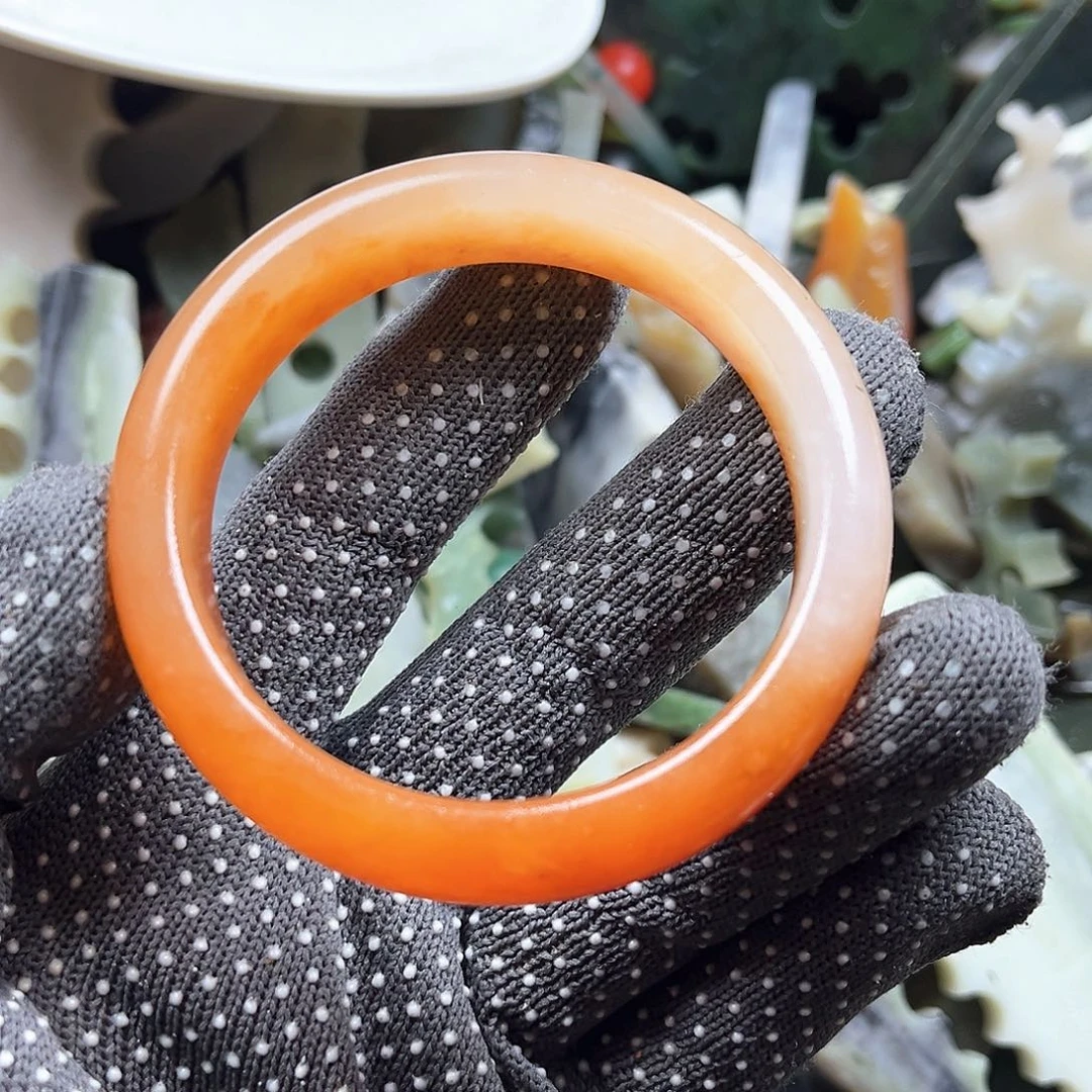 未镶嵌石英质玉（黄龙玉）颈饰