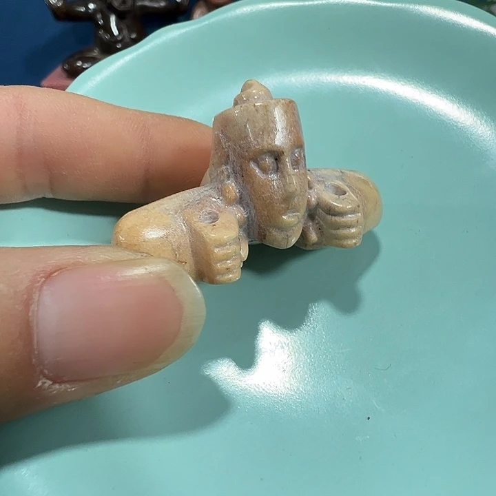 透闪石质玉未镶嵌挂件