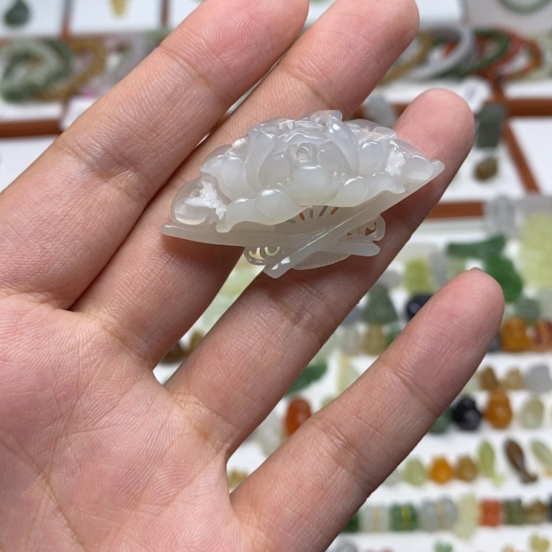 和田玉未镶嵌颈饰明****。不退不换