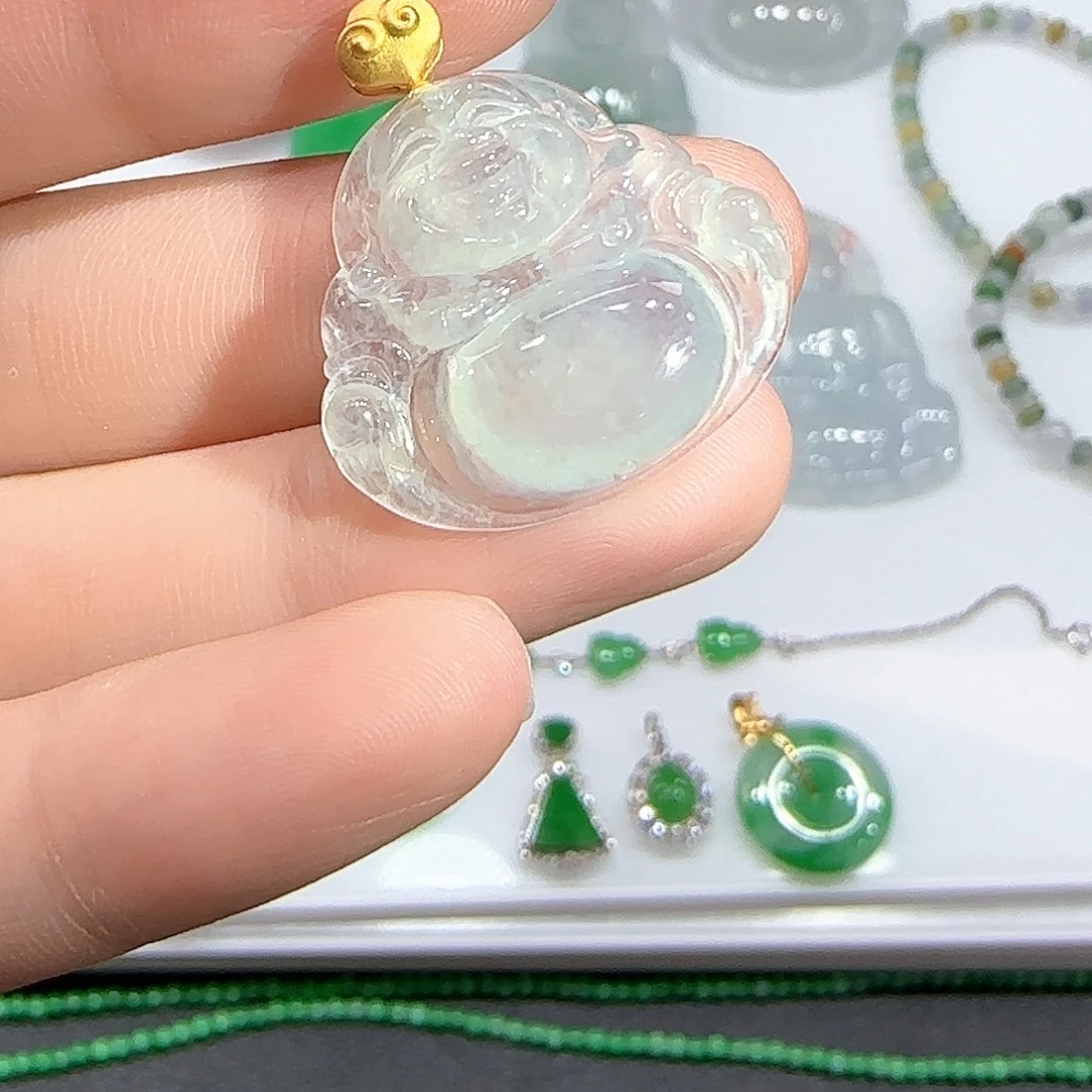 翡翠未镶嵌颈饰佛公