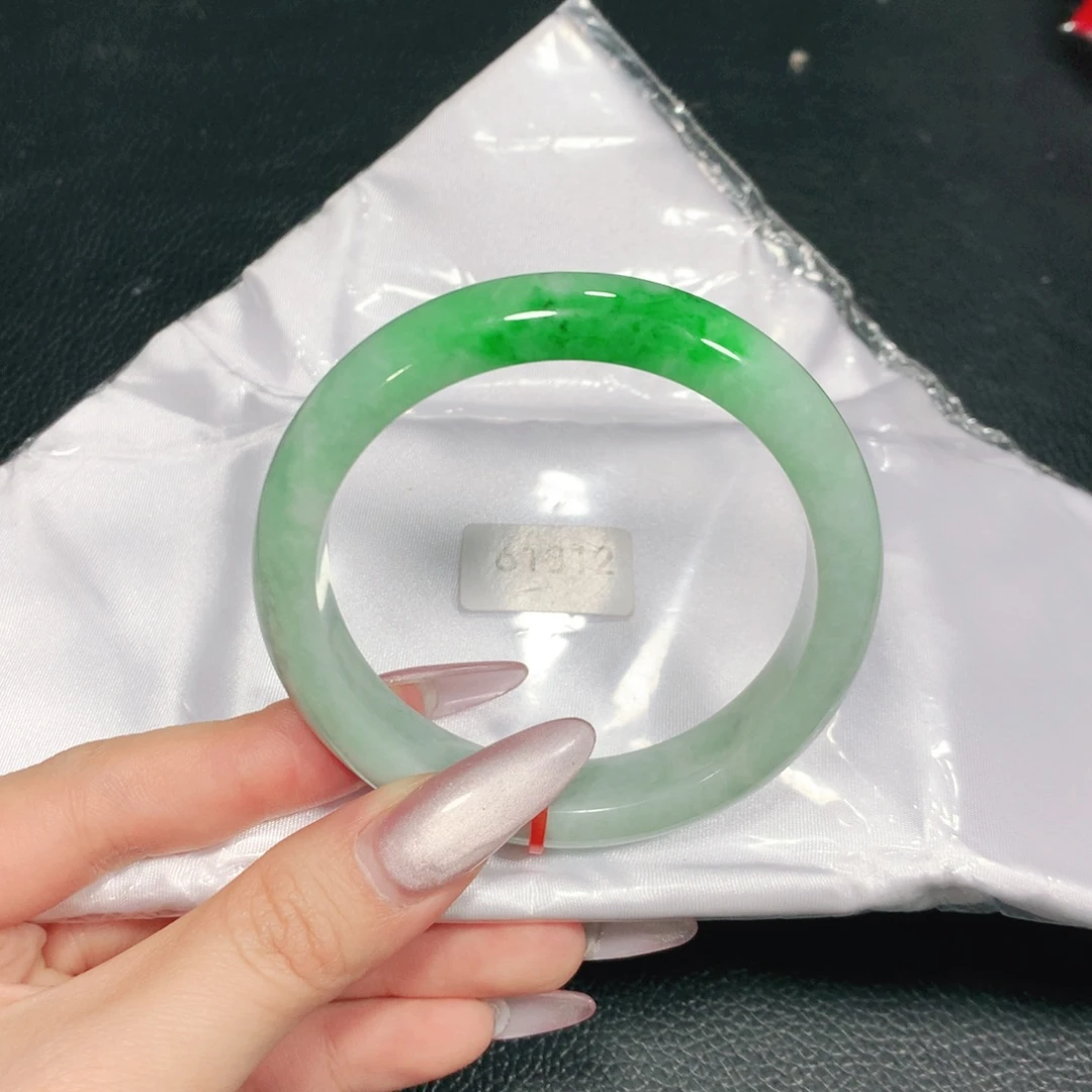 翡翠未镶嵌手镯天然翡翠手镯04