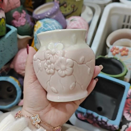 当场拍满15元发货不凑不发，花盆盆口不方不圆有针孔黑点是正常的，