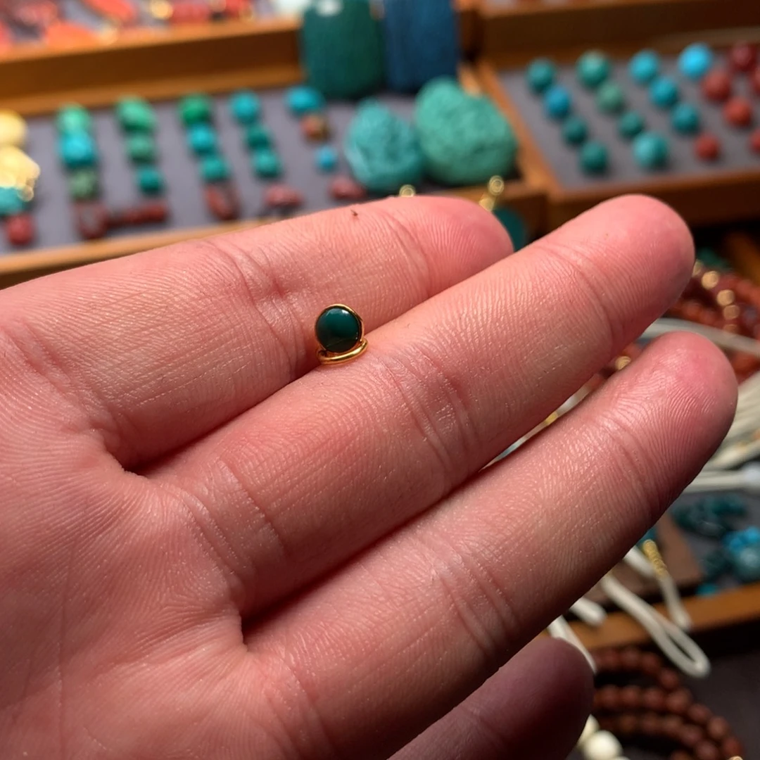 绿松石18K金镶嵌侧挂