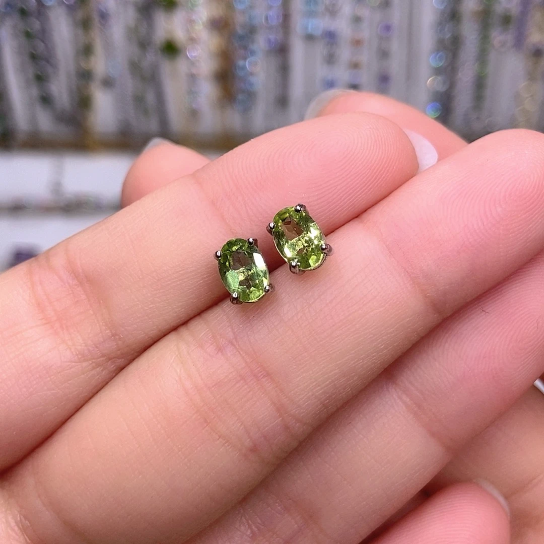 橄榄石银S925镶嵌耳饰