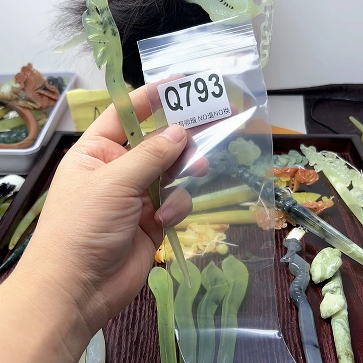 蛇纹石玉发饰合金小**鱼