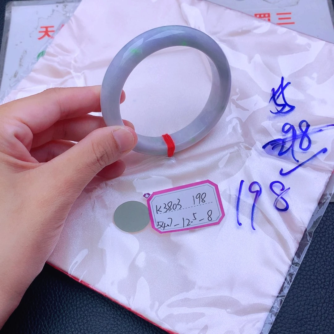 翡翠手镯未镶嵌翡翠