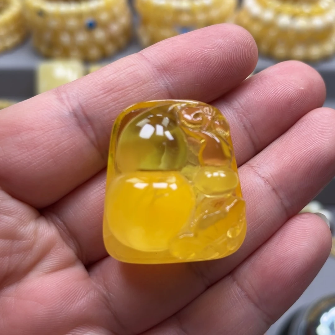 琥珀未镶嵌颈饰吊坠