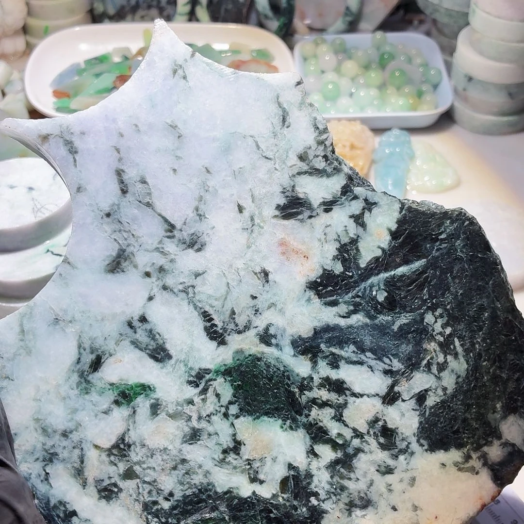 翡翠未镶嵌颈饰边角料