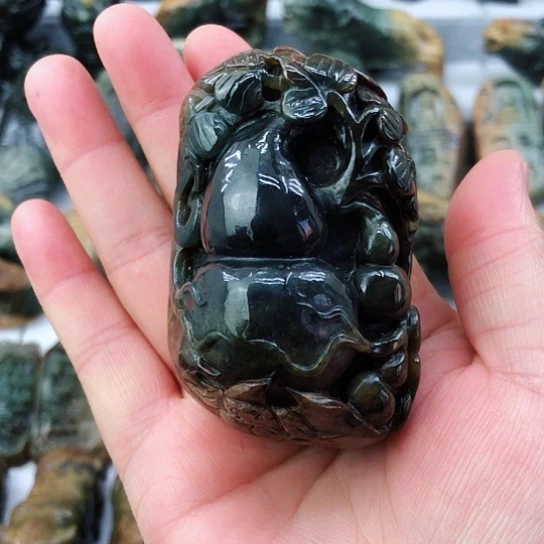 未镶嵌岫岩河磨玉（透闪石质玉）把件