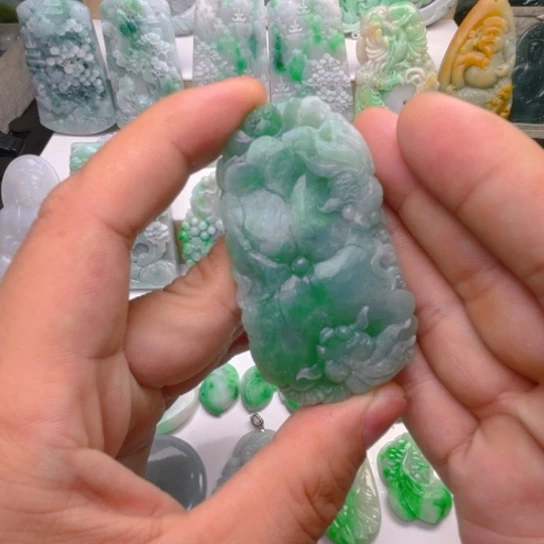 定制翡翠未镶嵌梧**牙翡翠