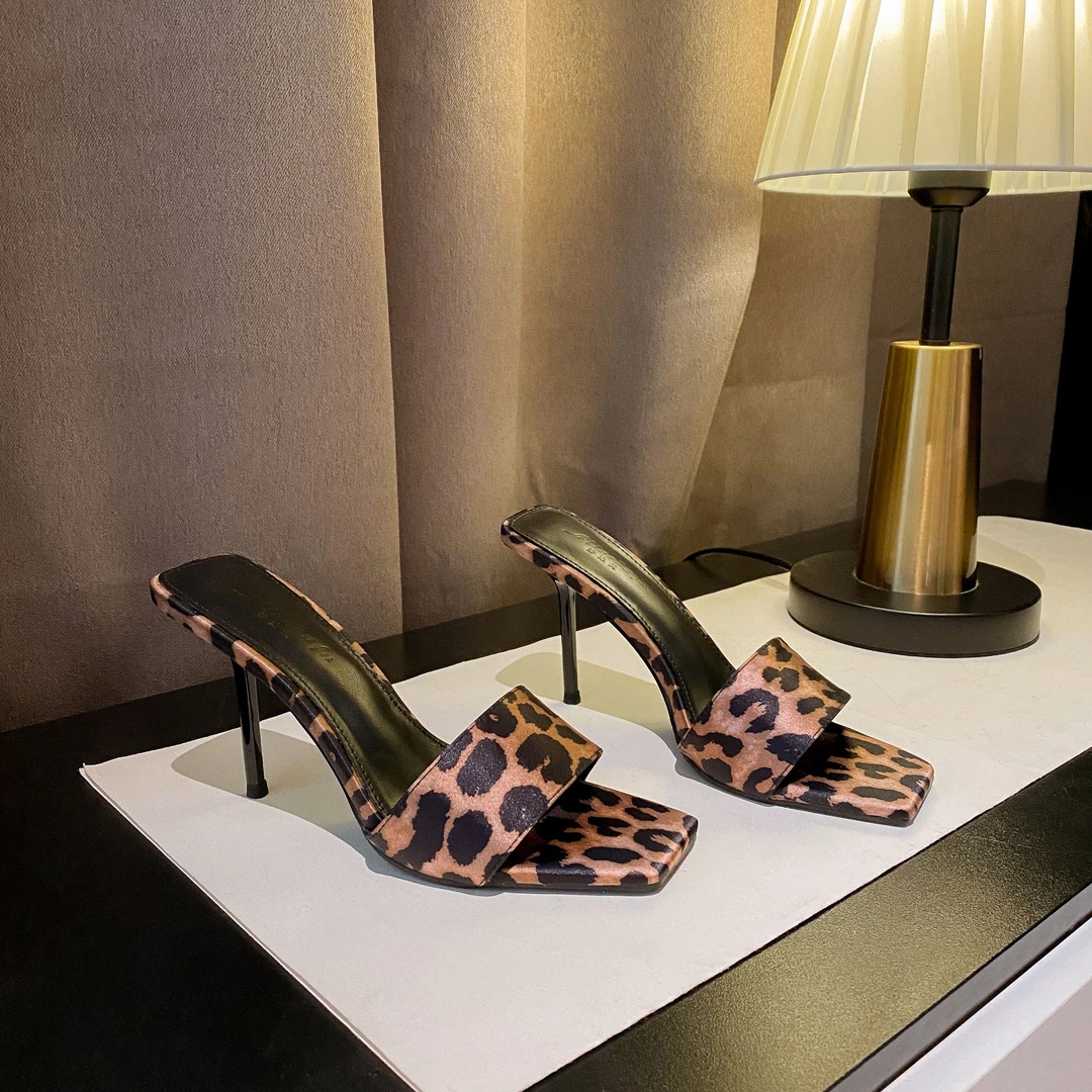 高跟鞋细跟夏季2025新款豹纹一字带性感方头外穿露趾气质凉鞋女