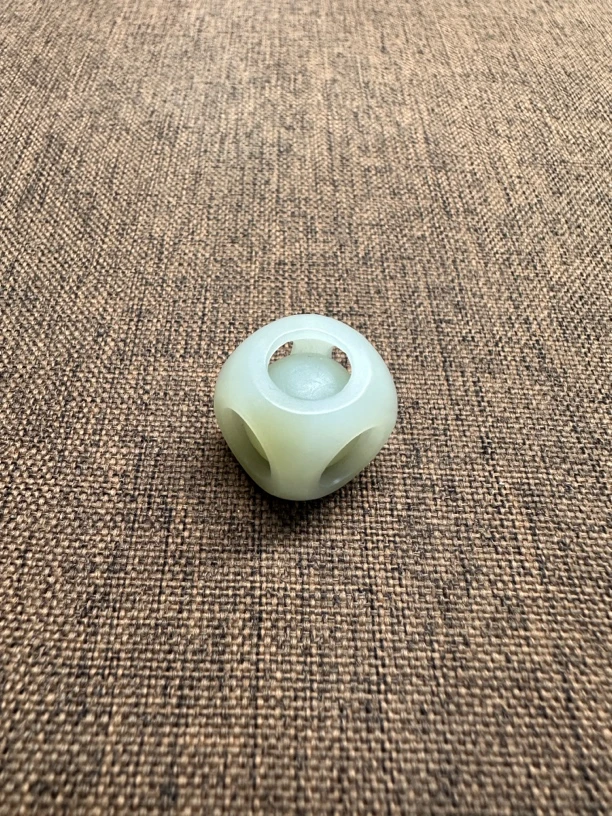 和田玉新疆且末山料青糖色六面镂空雕刻玲珑骰子挂件吊坠挂坠背云