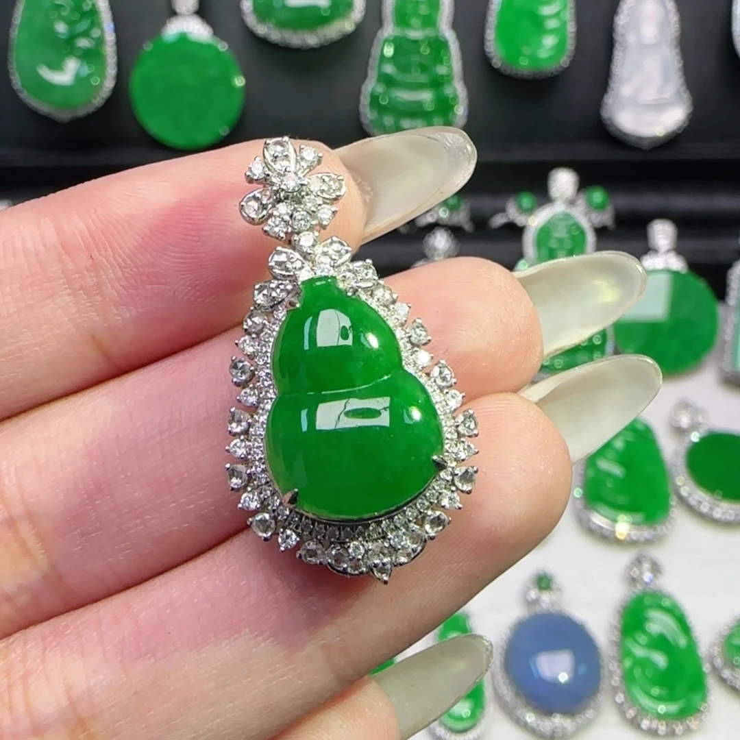 翡翠18K金镶嵌颈饰