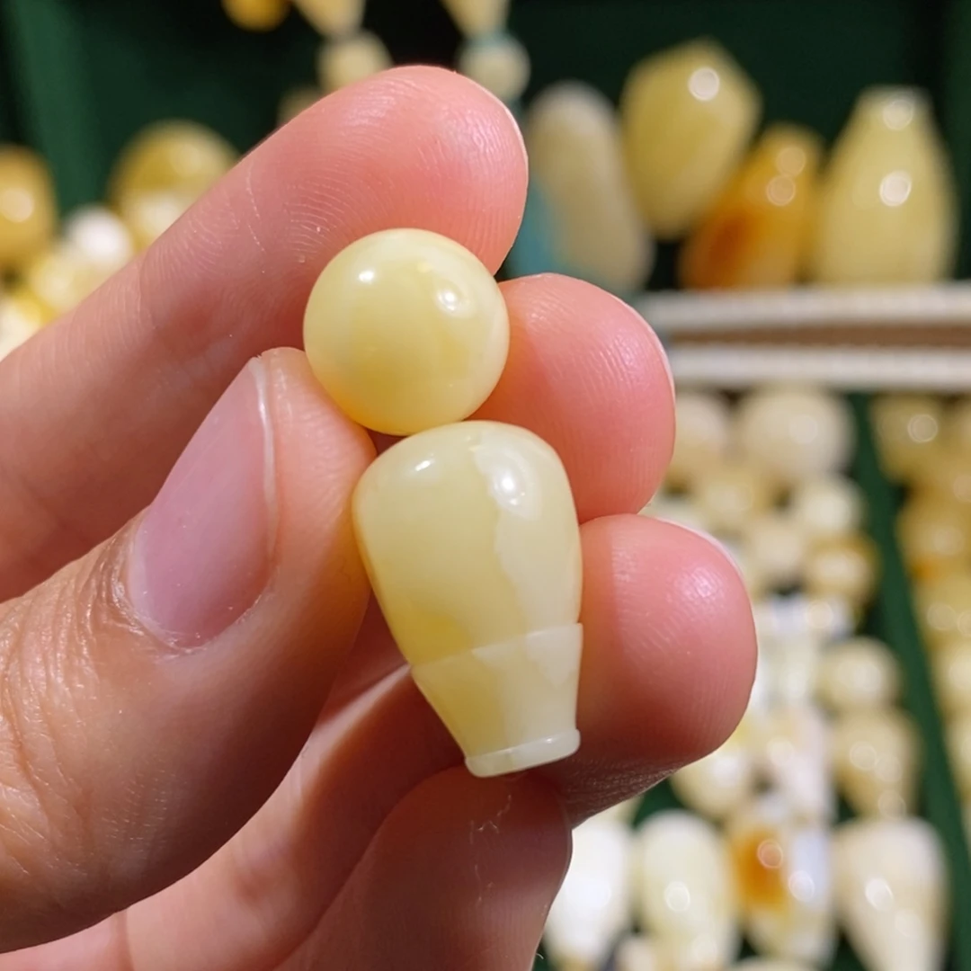 蜜蜡未镶嵌裸石配饰