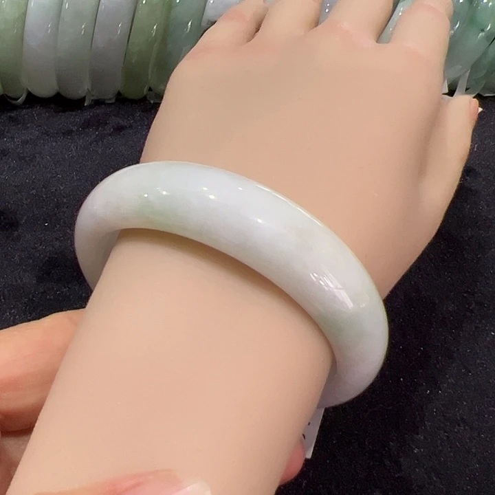 翡翠未镶嵌手镯编号89886圈口58