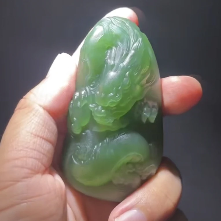 【龙行天下】碧玉猫眼手把件