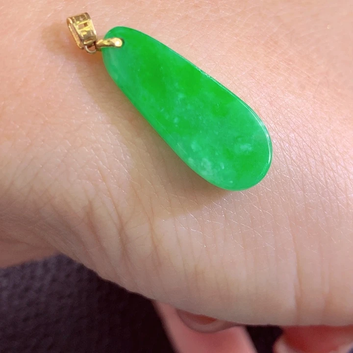 翡翠18K金镶嵌颈饰翡翠