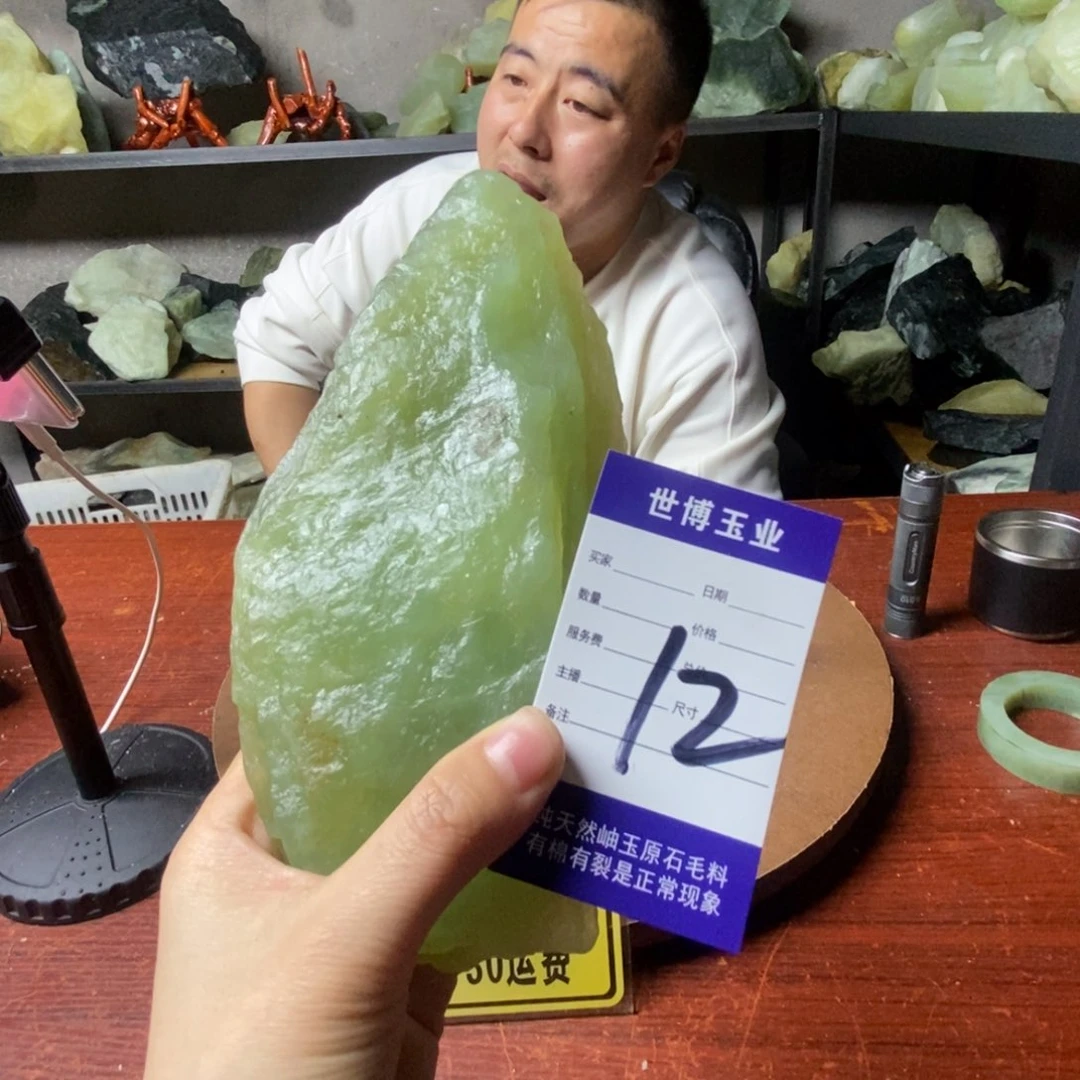 蛇纹石玉岫玉原石未镶嵌沙****?