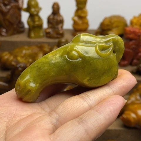 蛇纹石玉未镶嵌颈饰70