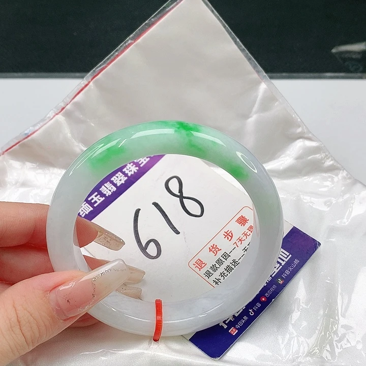 翡翠手镯未镶嵌翡翠手镯