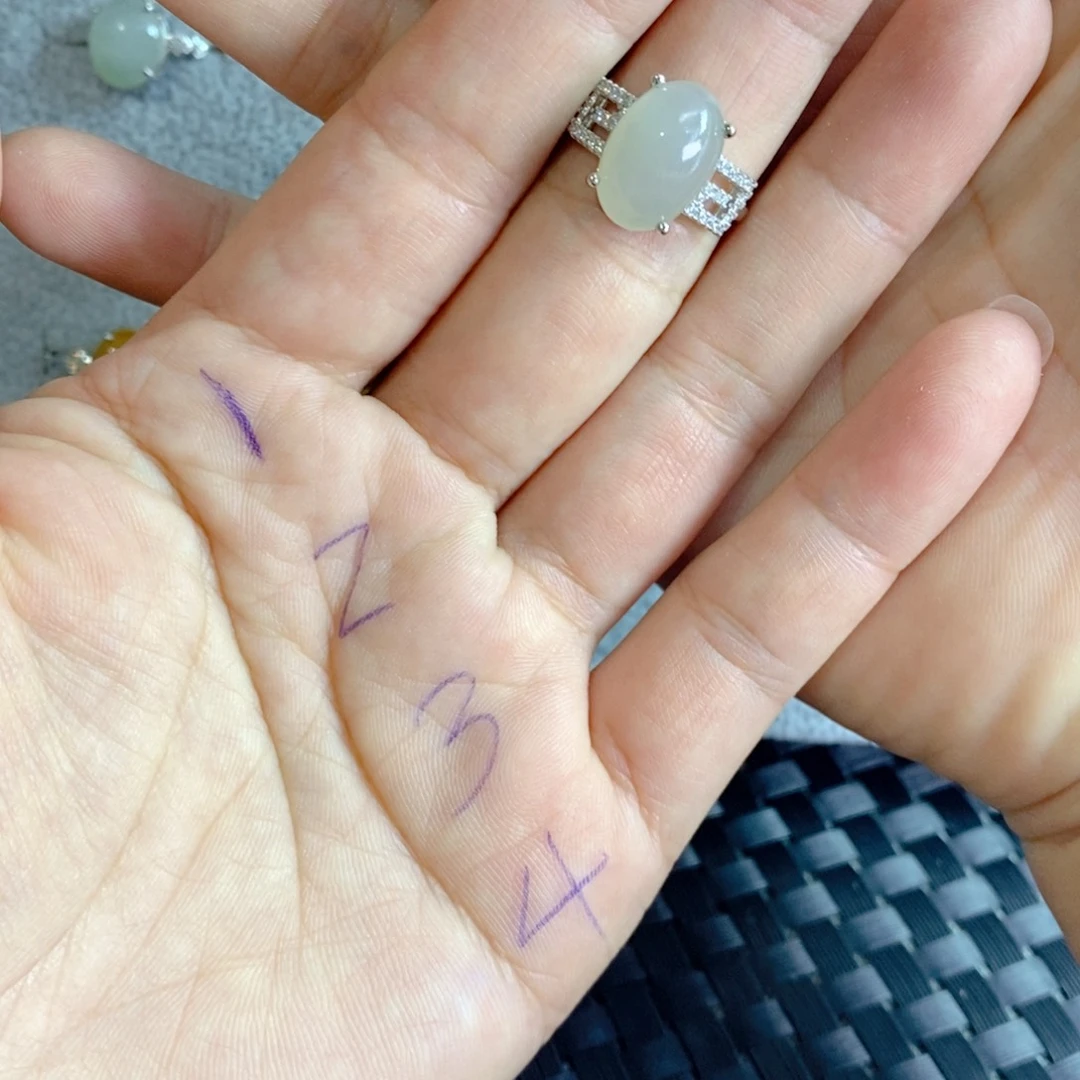 丹***儿未镶嵌戒指翡翠缅甸