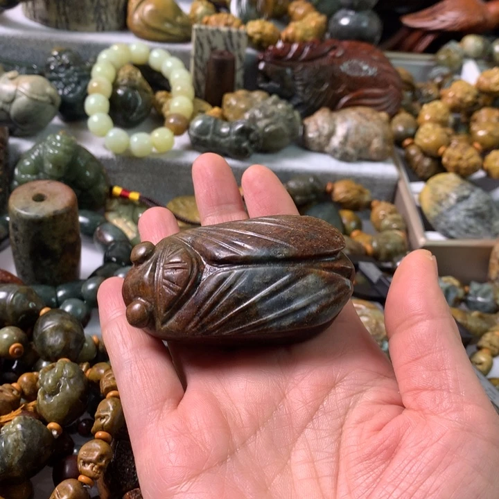 未镶嵌岫岩河磨玉（透闪石质玉）把件